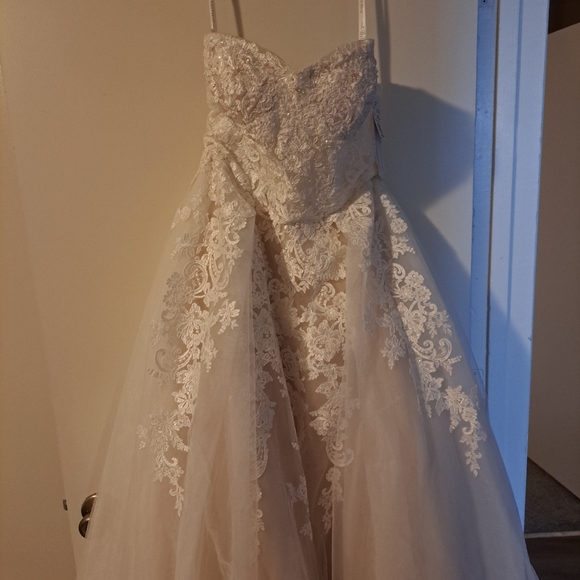 David's Bridal *NEW* Wedding Gown Size 8 - Picture 3 of 7